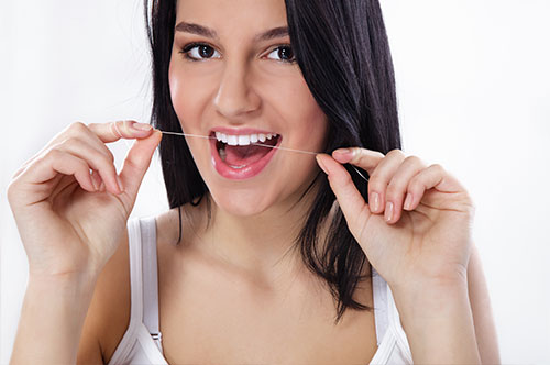 Make Daily Flossing A New Year’s Goal!